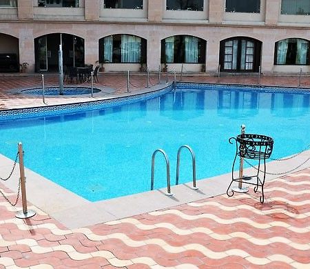 ホテル アーク コンチネンタル ルドラプール Rudrapur エクステリア 写真